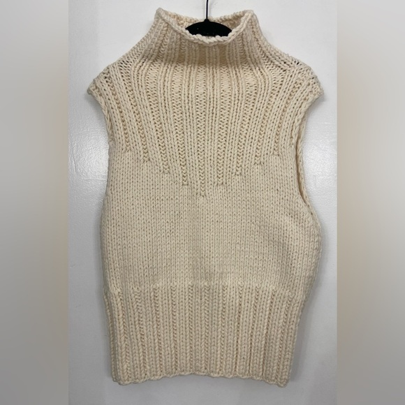 NWT TOTEME Turtleneck Hand Knitted Wool Top Buttercream Size Large - Picture 5 of 15